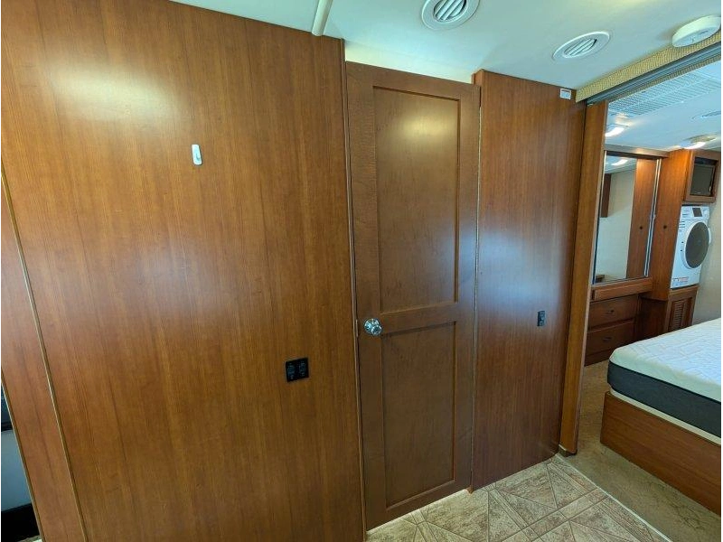 Fleetwood Bounder 33u 2011 alt