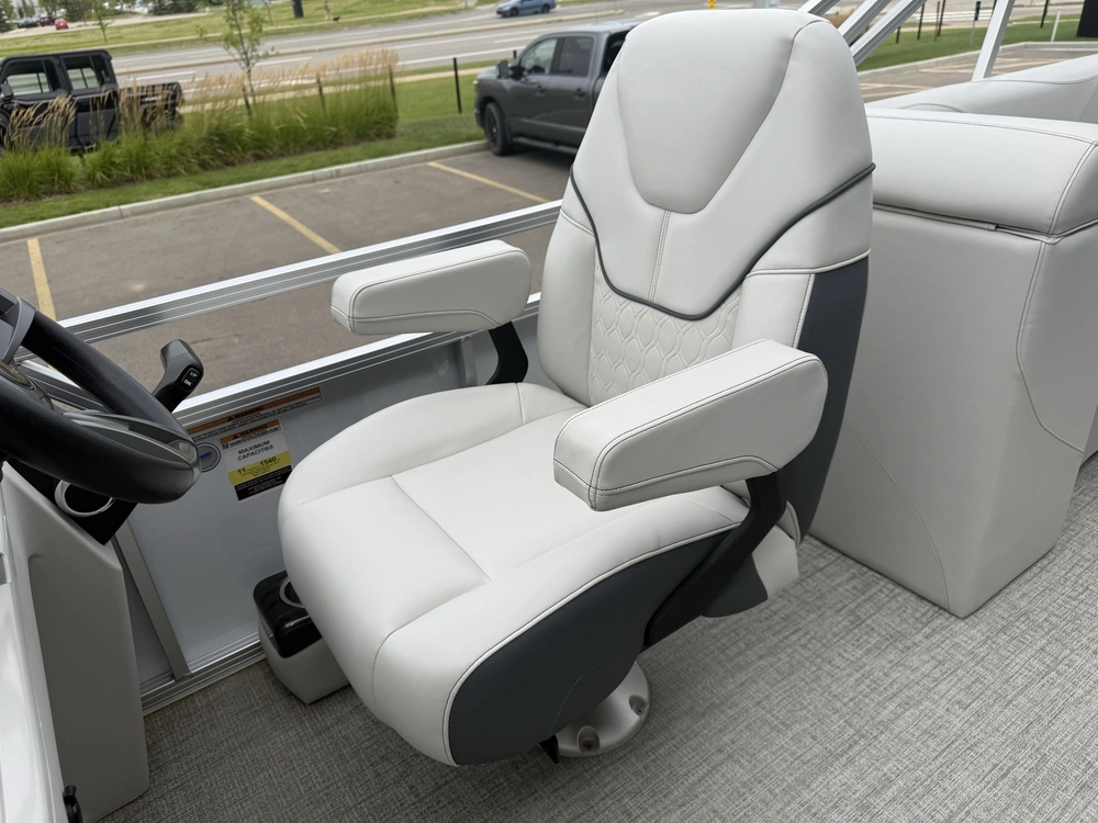 2025 Tahoe 2380ql alt