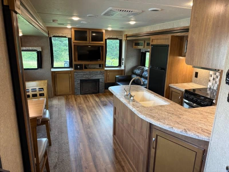 Coachmen Catalina 333rets 2019 alt