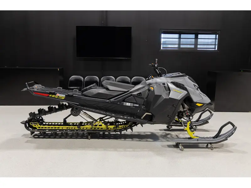 2026 Ski-Doo SUMMIT EDGE 165 CHTB