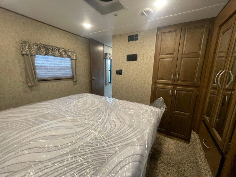 2017 Forest River Wildcat 29rlx alt