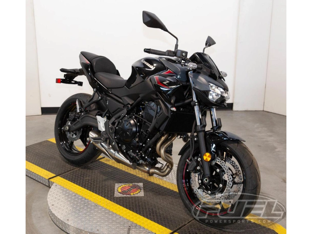 2025 Kawasaki Z650 alt