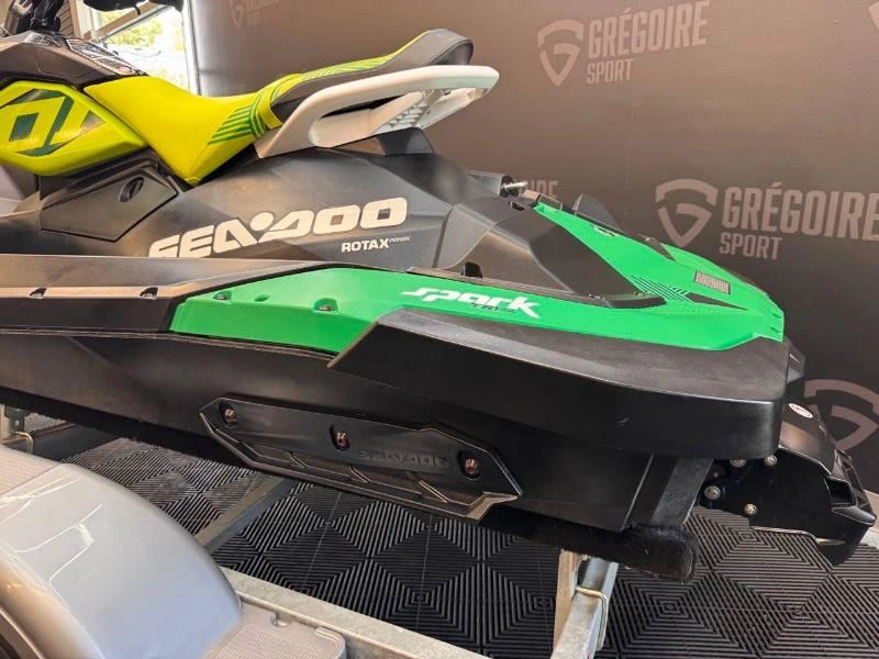 Sea-doo Spark Trixx 2up 2021 alt