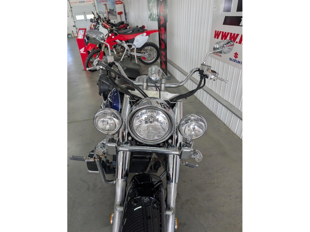 Suzuki Boulevard C90 2005 alt