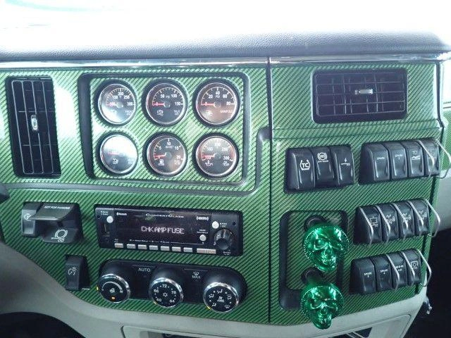 Peterbilt 589 2025