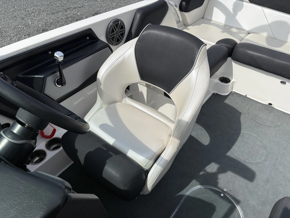 2016 Mastercraft Nxt 20 alt