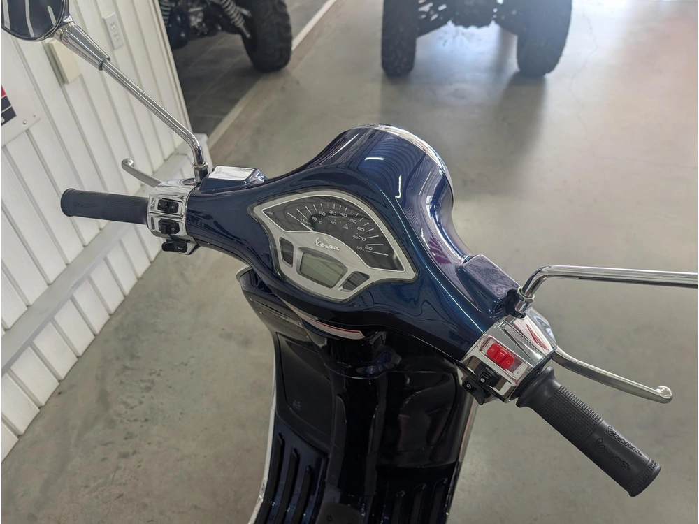 Vespa Primavera 50 2022 alt