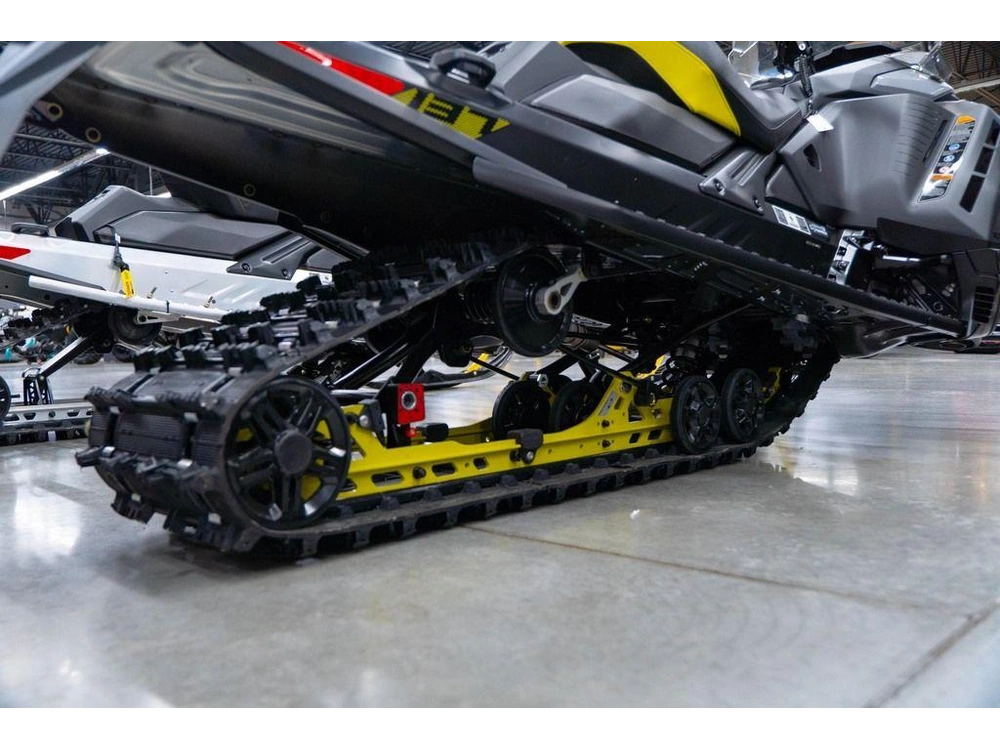 2026 Ski-doo Renegade® Adrenaline® 900 Ace Turbo R Ripsaw 1.25_black alt