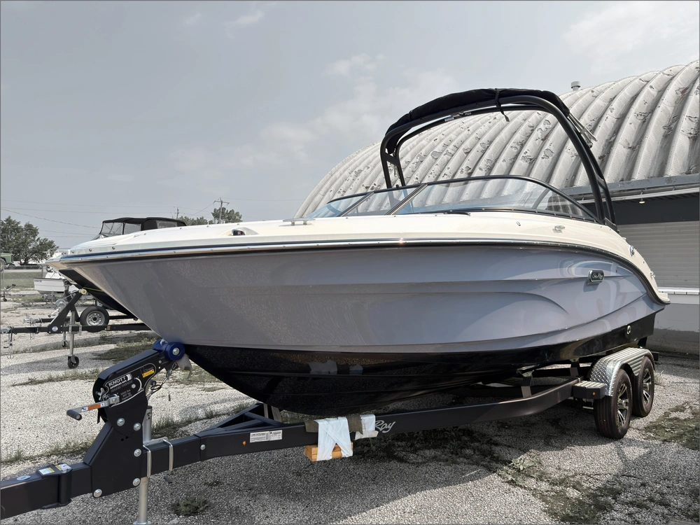 2027 Sea Ray Spo 210 alt