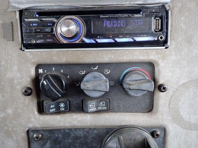 Peterbilt 325 2009