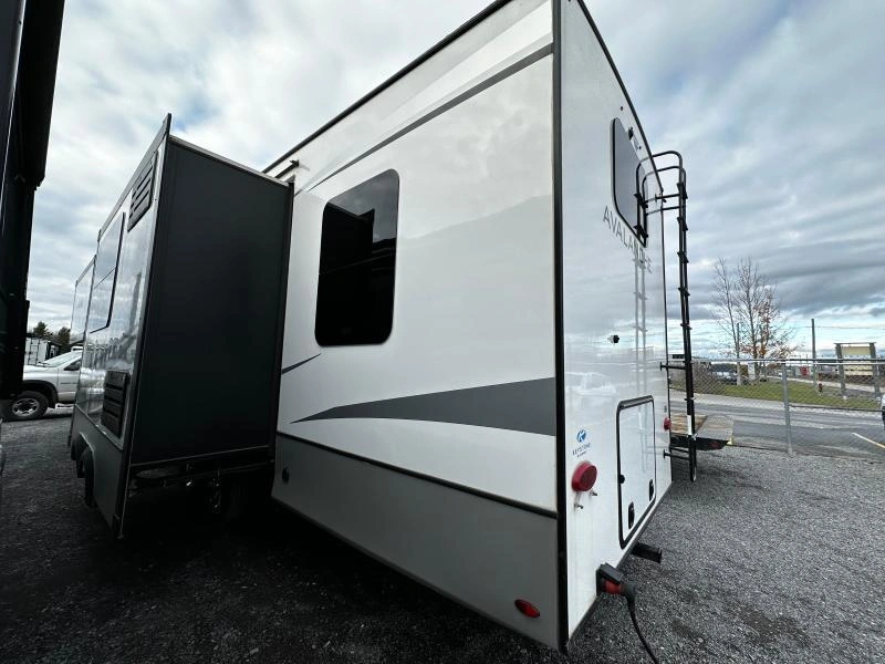 Keystone Rv Avalanche 352bh 2022 alt
