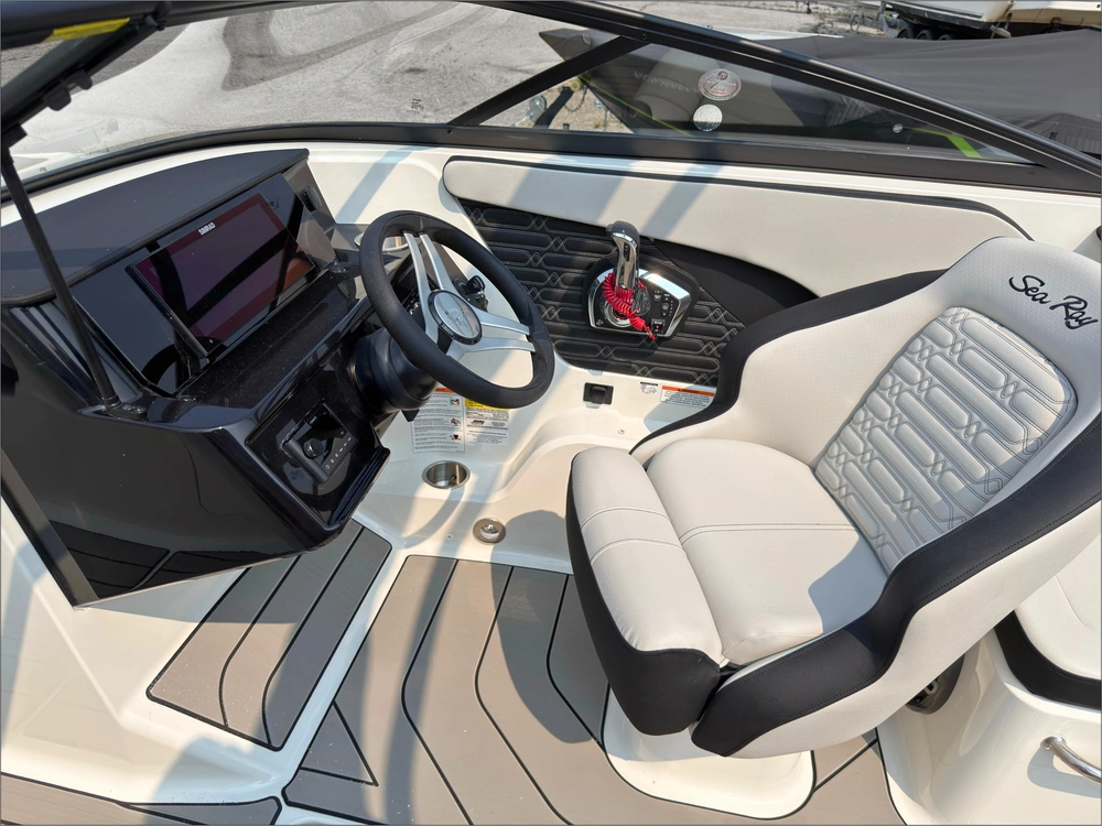 2027 Sea Ray Spo 210 alt