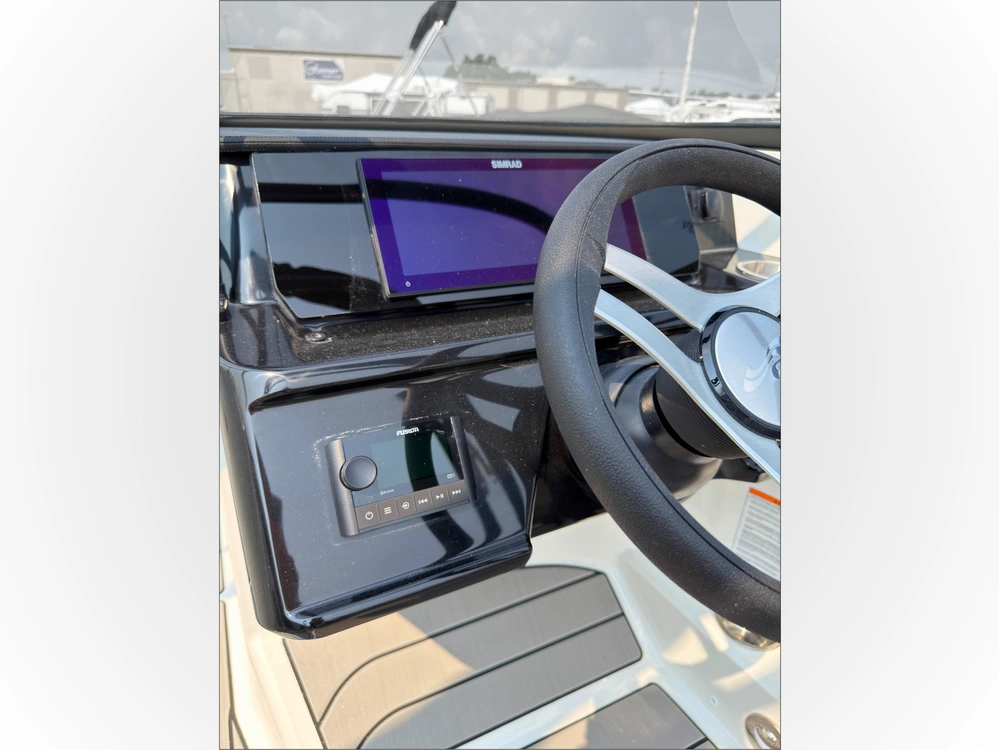 2027 Sea Ray Spo 210 alt