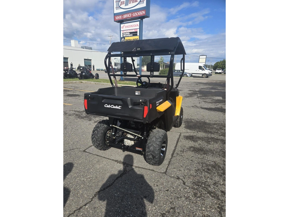 Cub Cadet Challenger 400 2016 alt