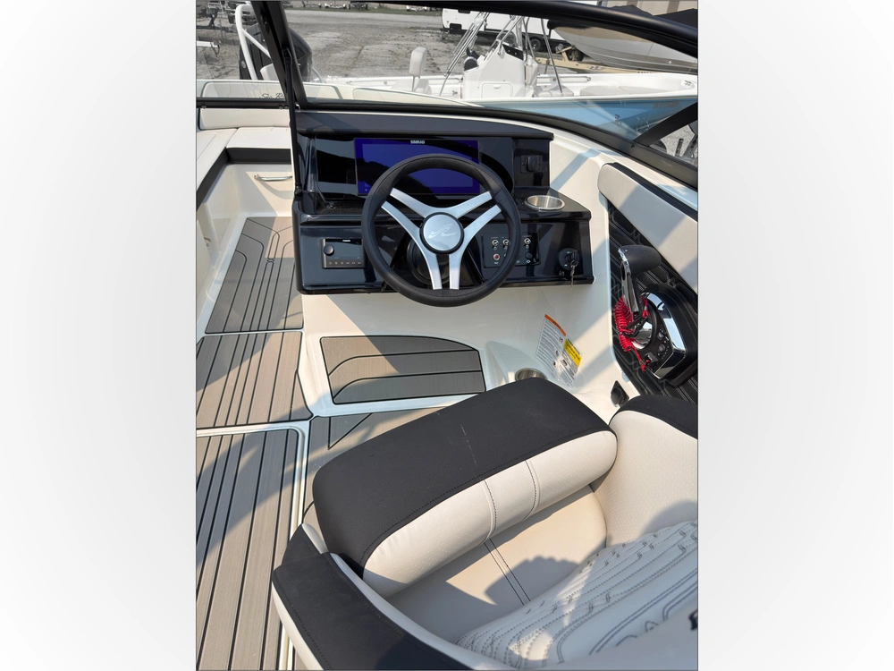 2027 Sea Ray Spo 210 alt