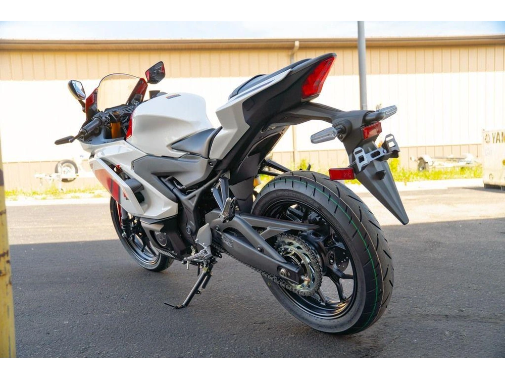 2026 Yamaha Yzf-r3 70th Anniversary Edition alt
