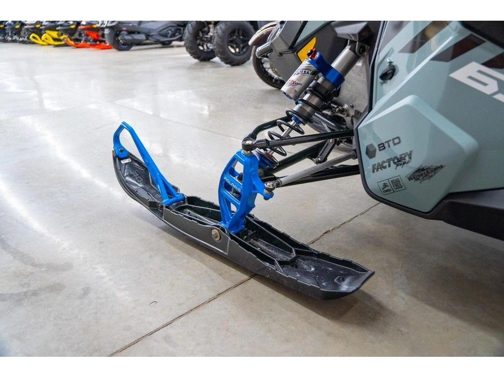 2026 Polaris 650 Indy Xcr 129 Gloss Black / Blue Dusk alt