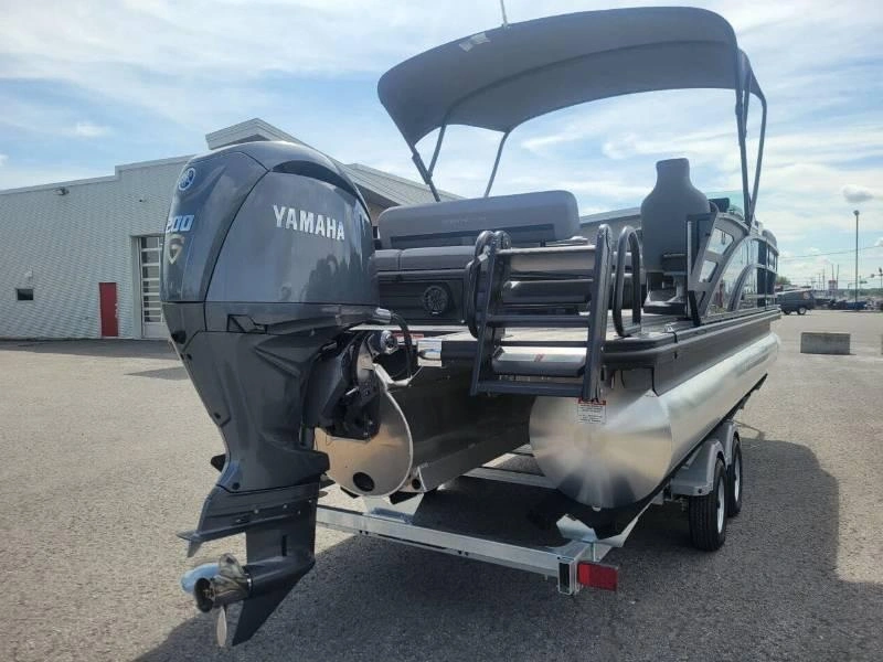 Bennington Marine M22 Swingback Luxe 3t / F200 2025 alt