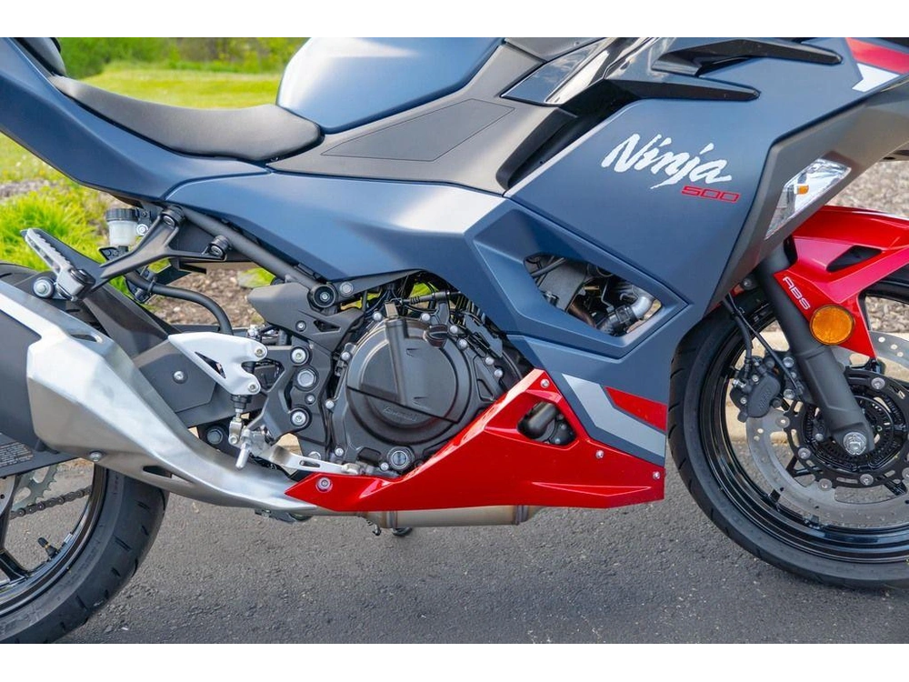 2026 Kawasaki Ninja® 500 Abs Metallic Matte Twilight Blue alt