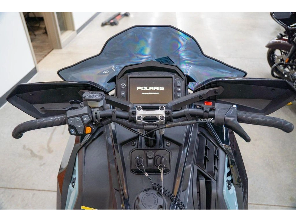 2026 Polaris 650 Indy Xcr 129 Gloss Black / Blue Dusk alt