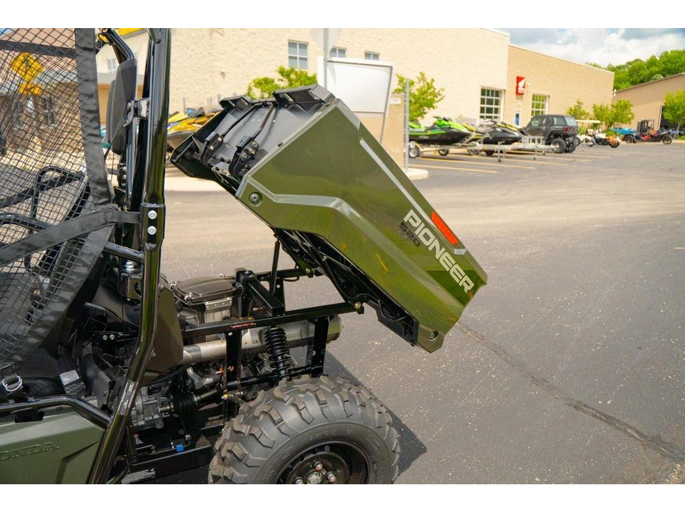 2026 Honda Pioneer 520 alt