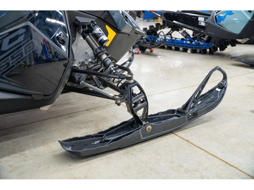 2026 Polaris 650 Indy Xc 137 Gloss Black / Blue Dusk alt