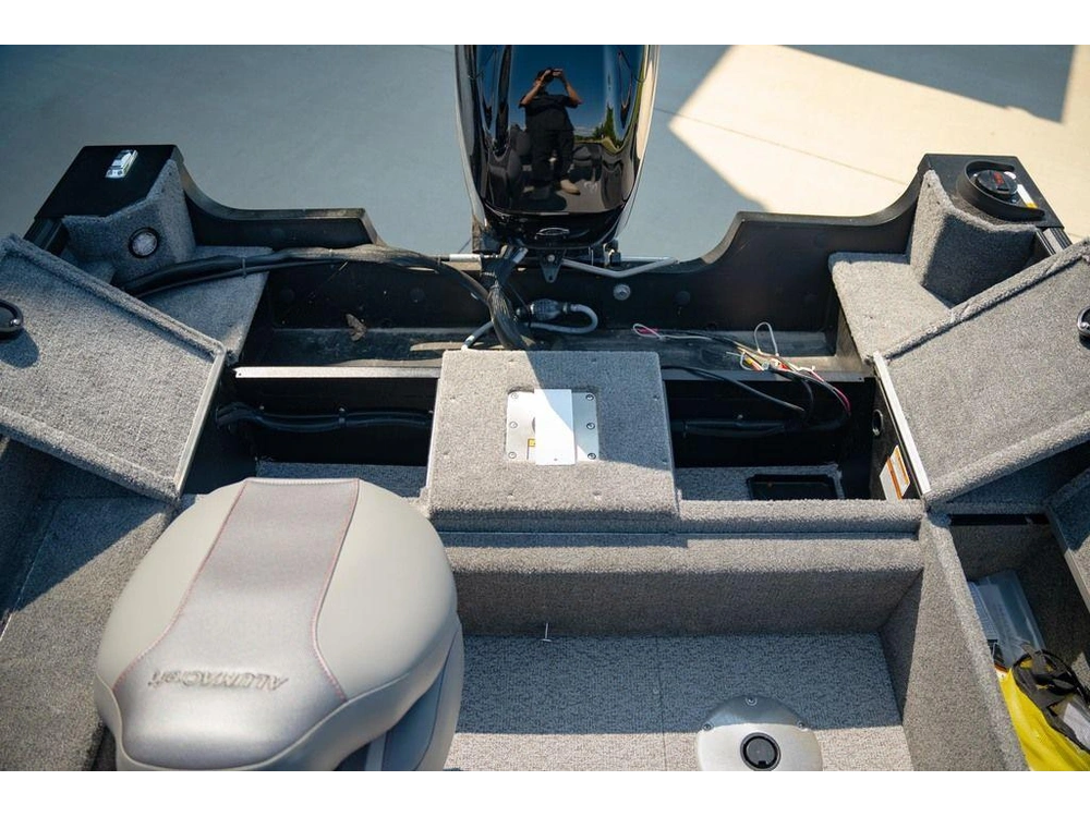 2026 Alumacraft Classic 165 Side Console alt