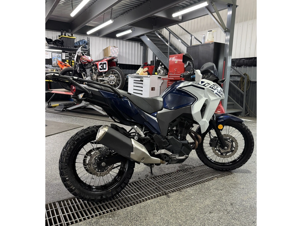 2022 Kawasaki Versys 300 alt