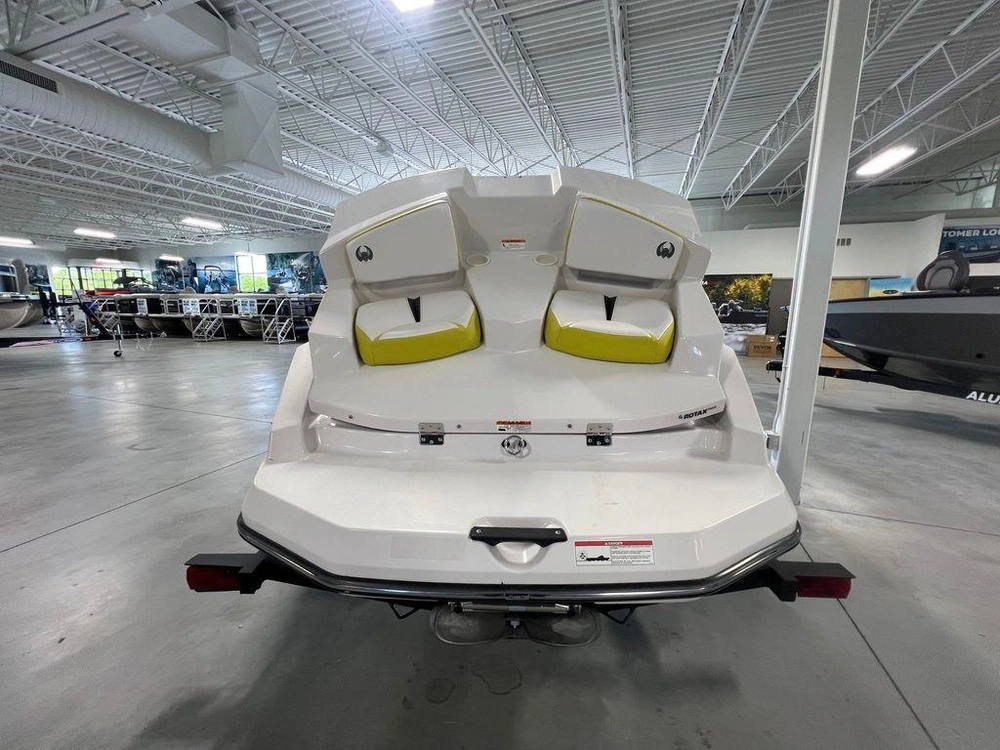 2016 Scarab 165 alt