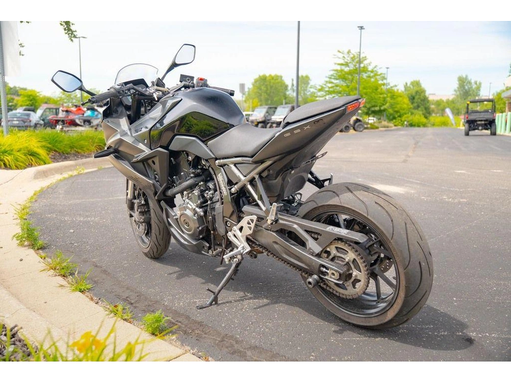 2025 Suzuki Gsx-8r alt