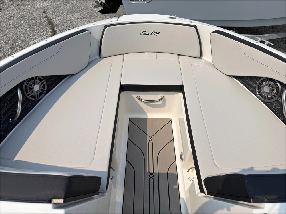 2027 Sea Ray Spo 210 alt