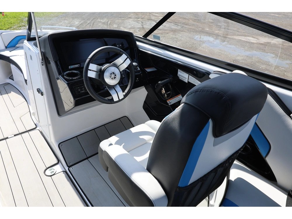 2020 Yamaha 242x alt