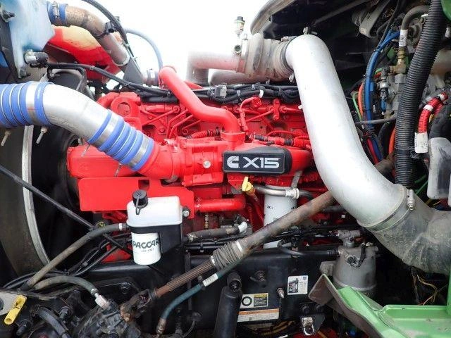 Peterbilt 589 2025