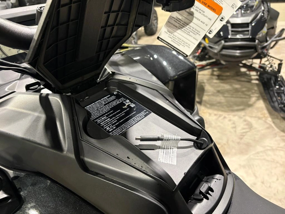 Can-am Outlander Max 6x6 Backcountry 1000r 2026 alt