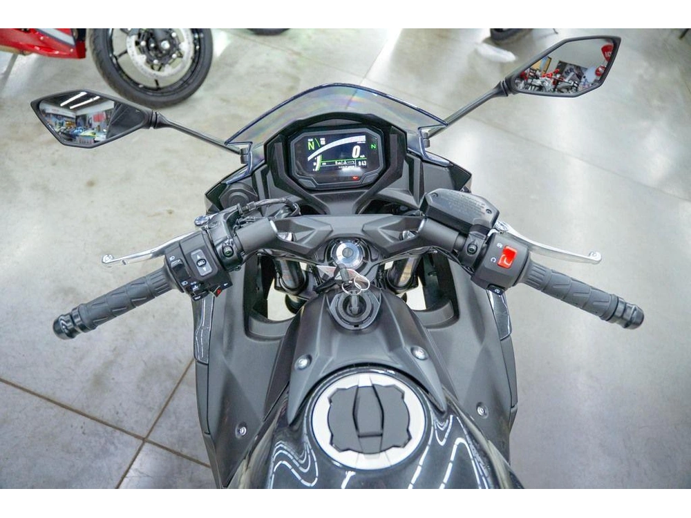 2026 Kawasaki Ninja® 650 alt