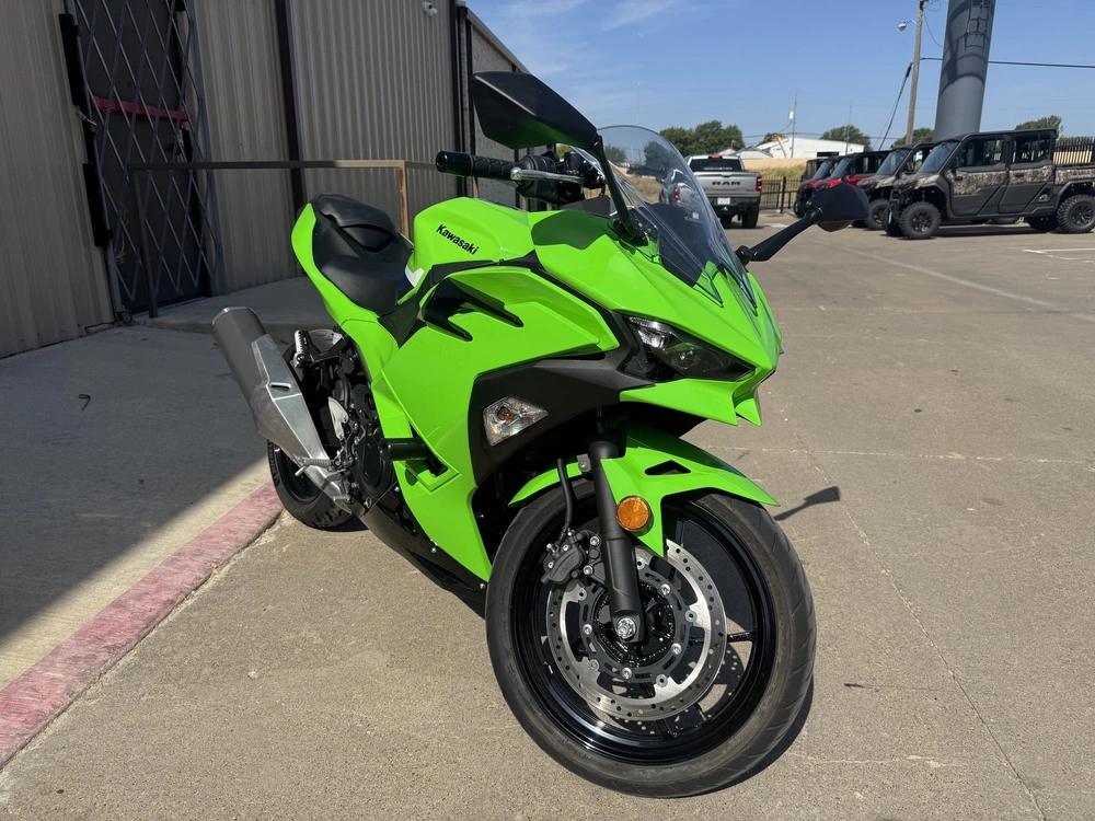 2026 Kawasaki Ninja 500 alt
