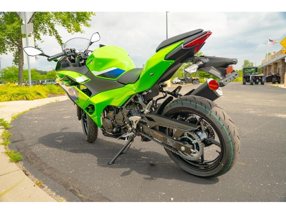 2026 Kawasaki Ninja® 500 alt