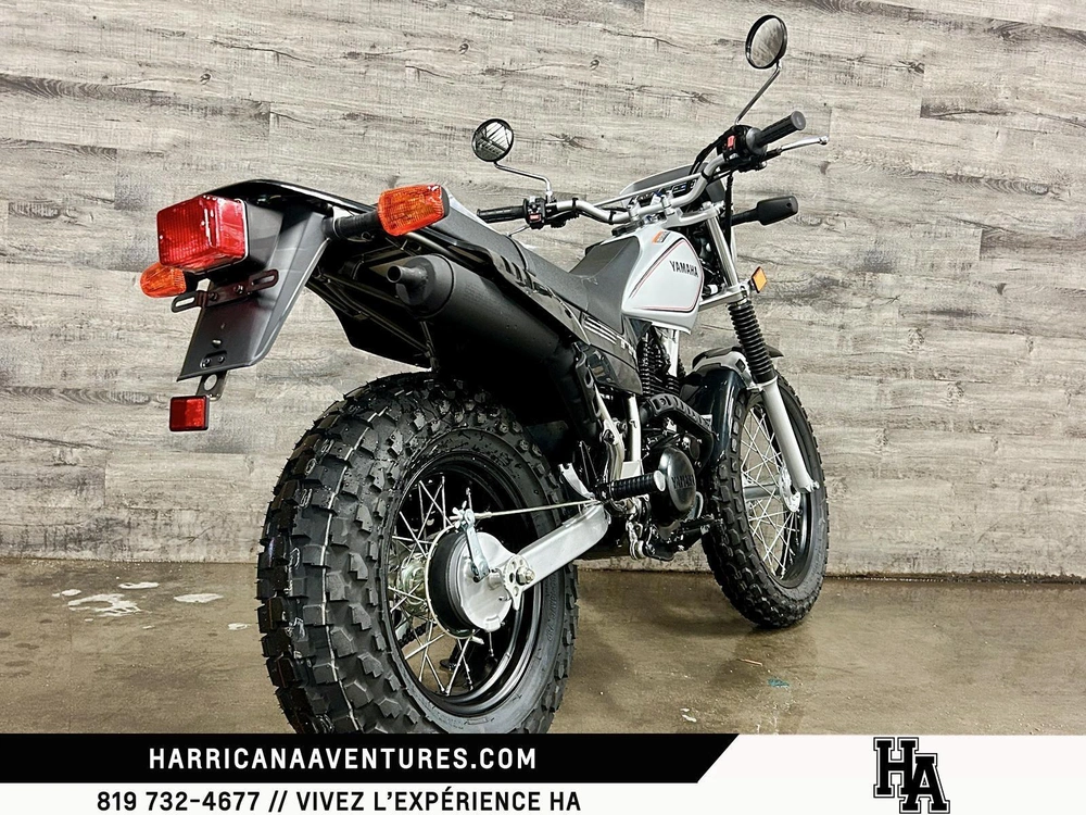 Yamaha Tw 200 Gris 2026 alt