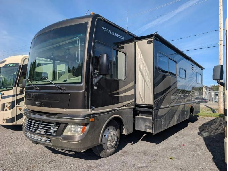 Fleetwood Bounder 33u 2011 alt