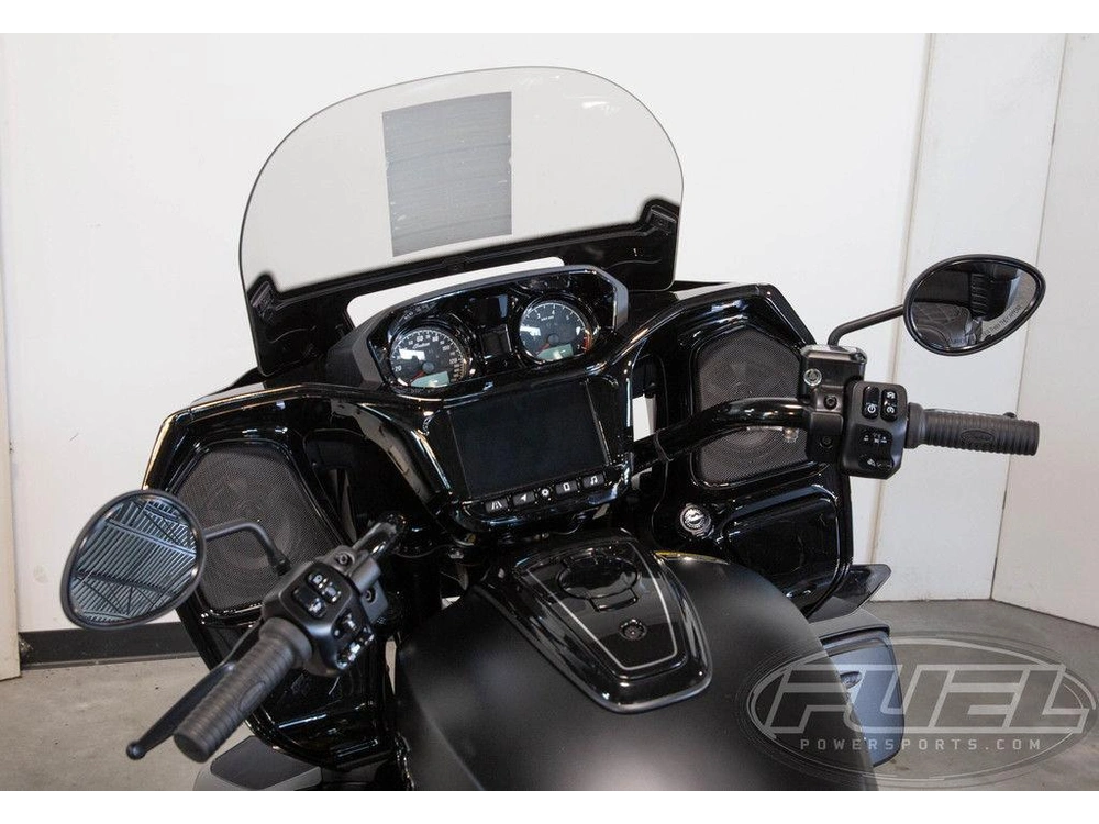 2026 Indian Motorcycle Pursuit® Dark Horse® Black Smoke alt