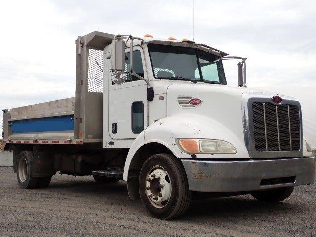 Peterbilt 325 2009