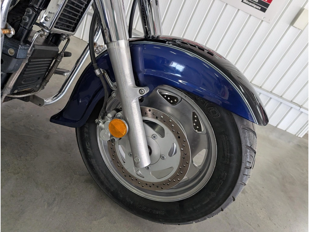 Suzuki Boulevard C90 2005 alt