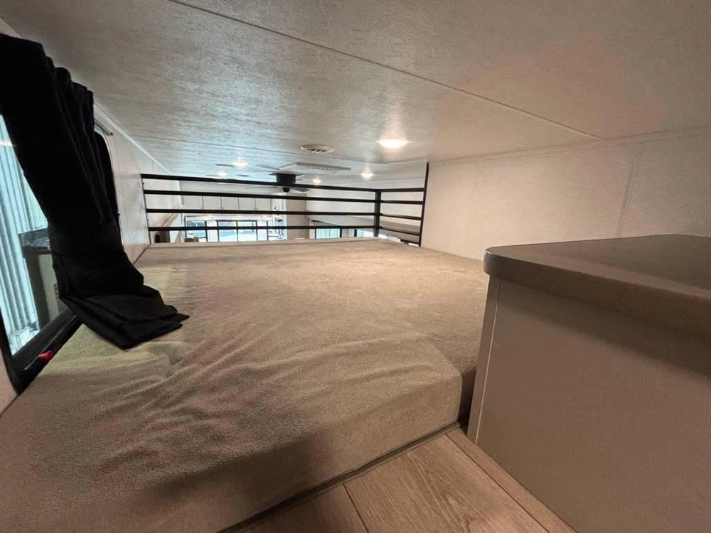 Jayco Jay Flight Bungalow 404loft 2027 alt