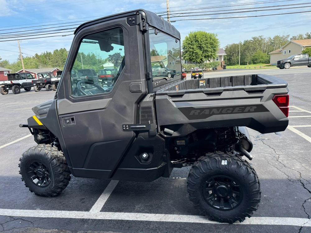Polaris Ranger 1000 Cab Granith Gray 2026 alt