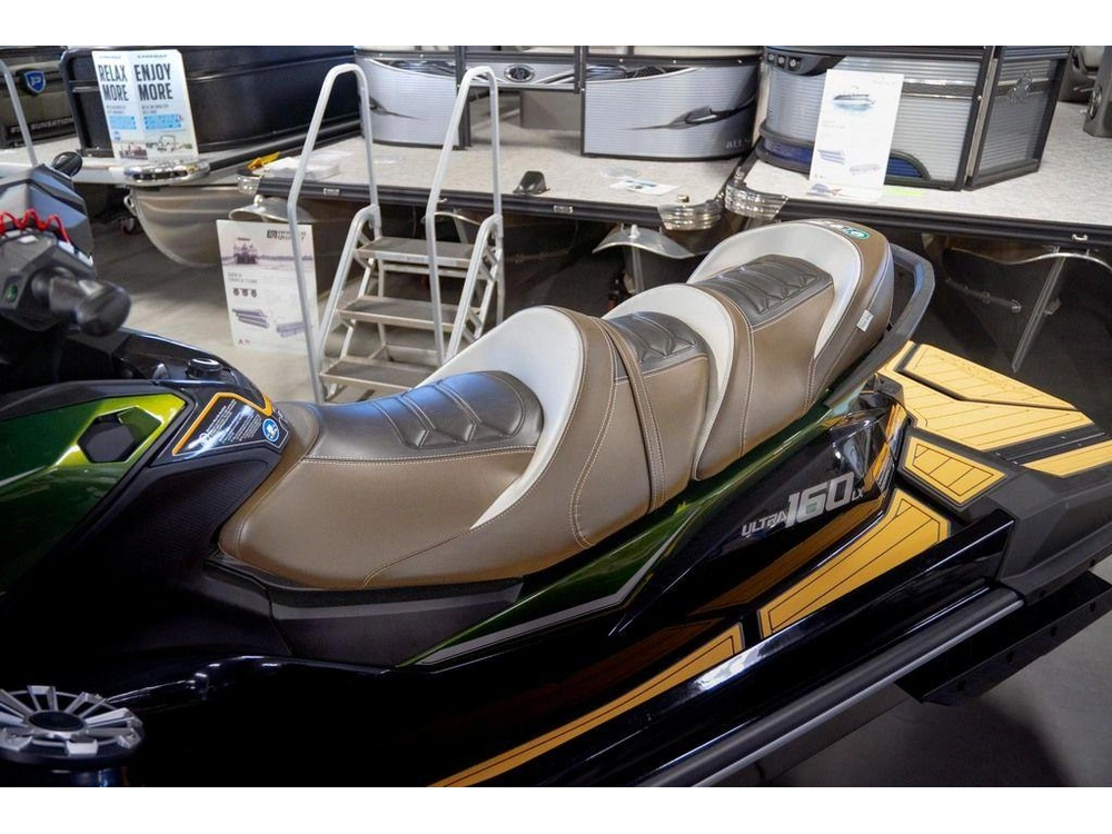 2025 Kawasaki Ultra® 160lx alt