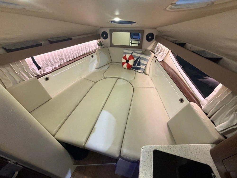 Regal 28 Express 2018 alt