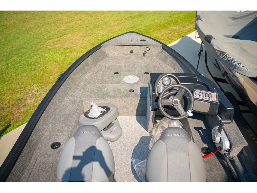 2027 Alumacraft Classic 165 Side Console alt