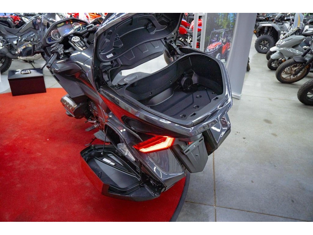 2026 Honda Gold Wing Tour alt