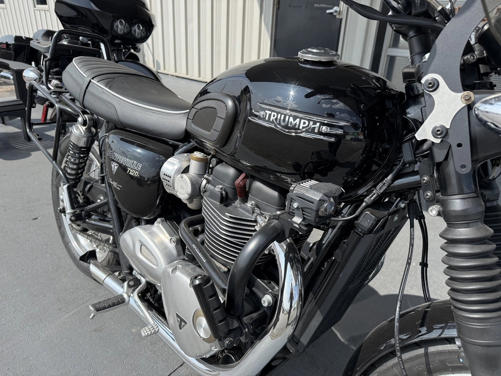 2023 Triumph T120 alt