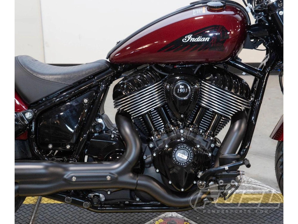 2025 Indian Motorcycle Chief® Bobber Dark Horse® Maroon Metallic alt